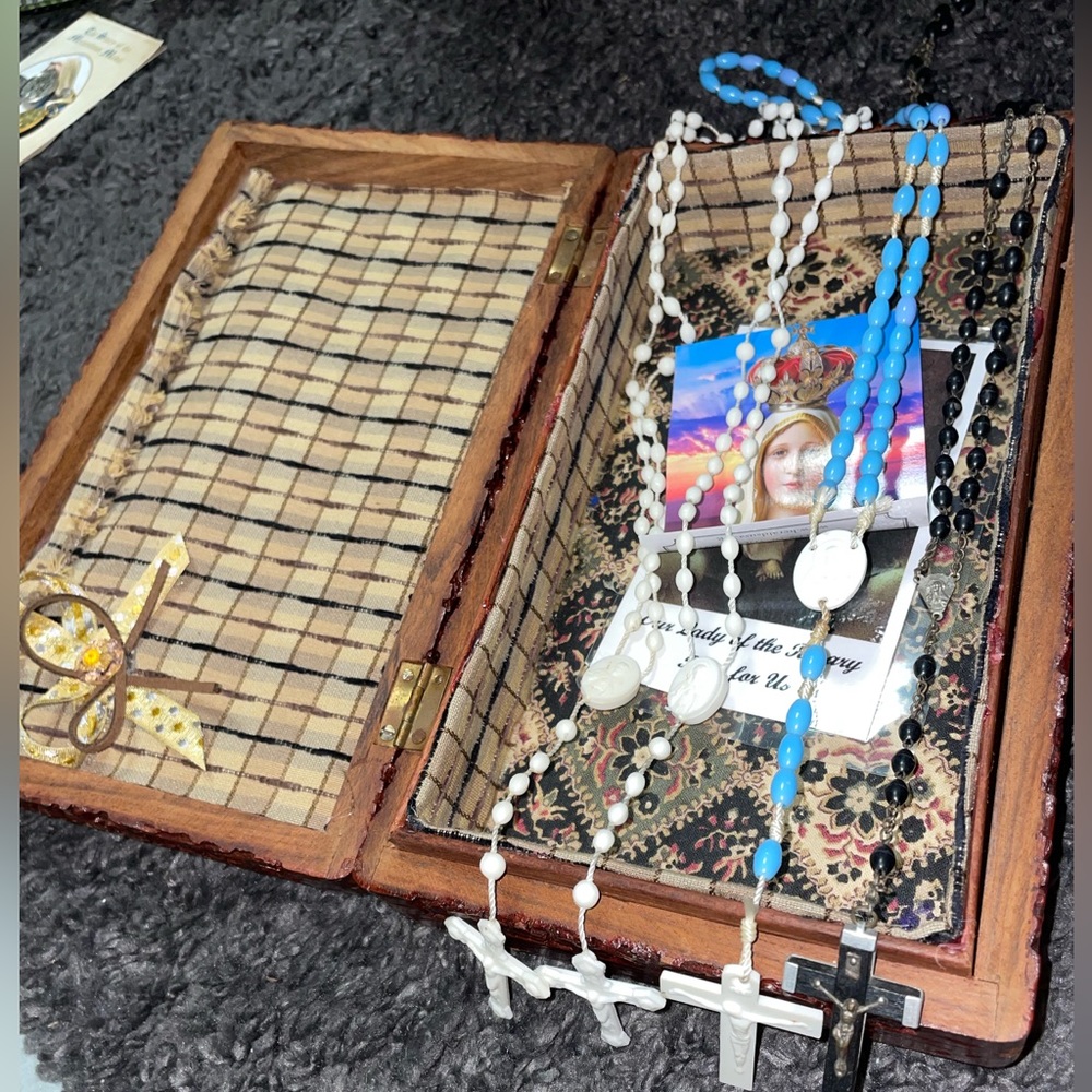 Rosary prayer box with plastic rosaries